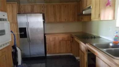 Main picture of 601 Ives Dairy Rd