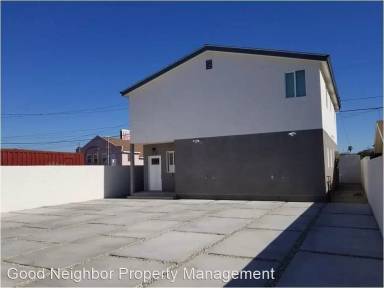 Main picture of 718 W 85th St