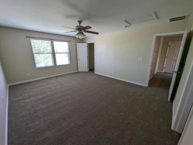 Main picture of 890 Macaw St