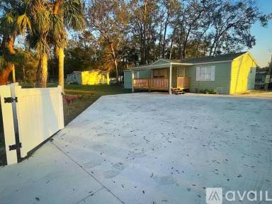 Main picture of 10605 Magnolia Dr
