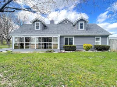 Main picture of 2940 E Hanna Ave