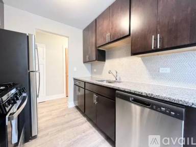 Main picture of 530 W Surf St