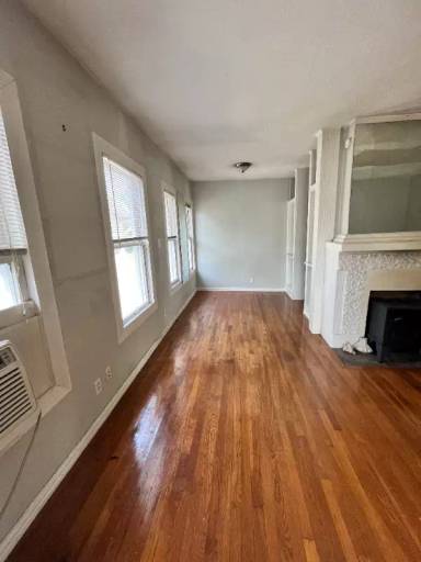 Main picture of 5211 Worth St