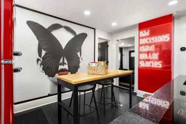 Main picture of 21 E 1st Ave