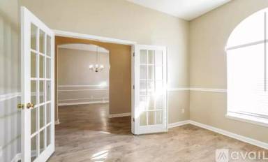 Main picture of 2238 N Wayne Ave