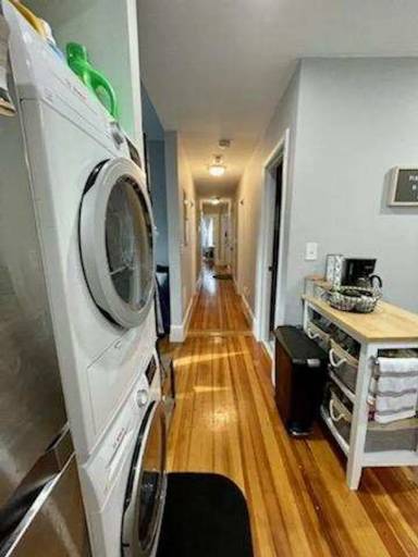Main picture of 549 E 8th St