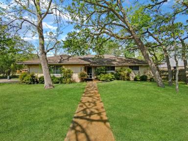 Main picture of 1207 Neal Pickett Dr