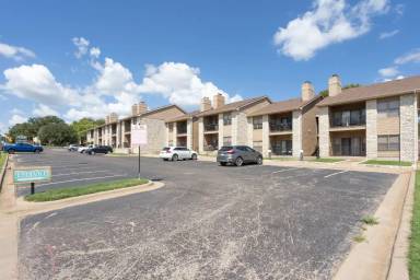 Main picture of 400 E Pearl St