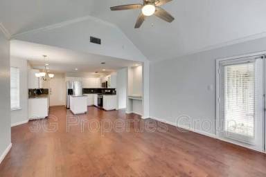 Main picture of 1325 Lakeside Dr