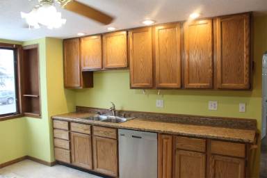 Main picture of 529 S 71st Ave W