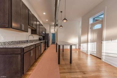 Main picture of 916 Grand Ave