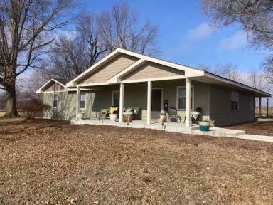 Main picture of 247 NE 350th Rd