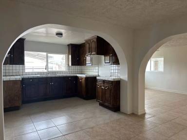 Main picture of 6111 Clayvale St