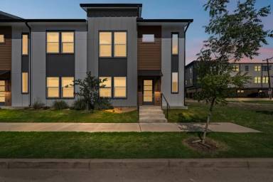 Main picture of 3142 Lubbock Ave