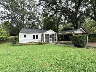 Main picture of 440 Pine Needle Rd