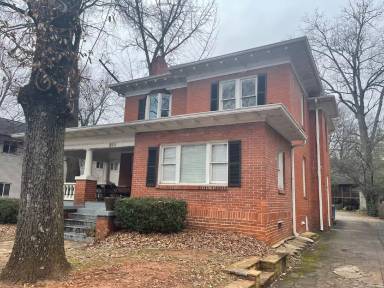 Main picture of 890 N Highland Ave NE