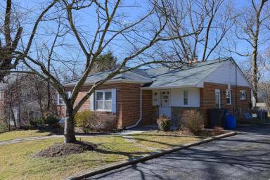 Main picture of 10106 Quinby St
