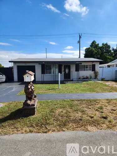 Main picture of 701 S 61st Ave