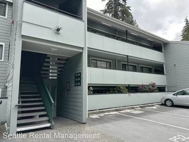 Main picture of 13735 15th Ave NE A2 Seattle WA 98125 ACL
