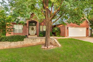 Main picture of 8 S Creek Side Dr