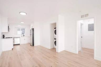 Main picture of 748 N Hudson Ave