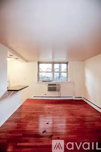 Main picture of 535 W Briar Apartments