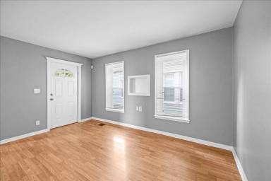 Main picture of 412 S Hocker Ave