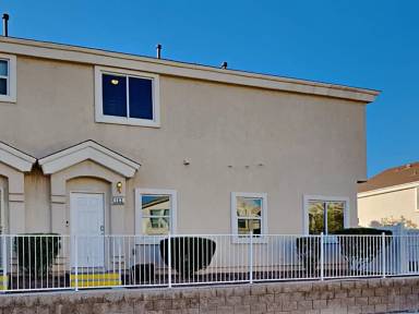 Main picture of 3025 Gary Cooper St
