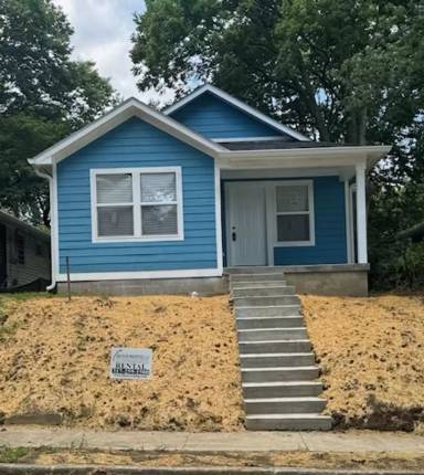 Main picture of 2938 N Dearborn St