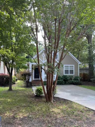 Main picture of 2406 Superior St