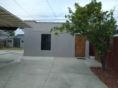 Main picture of 5414 S Victoria Ave