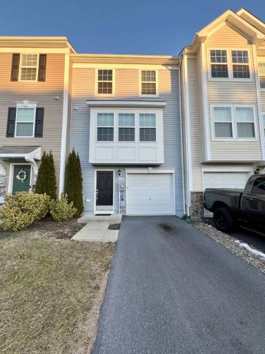 Main picture of 382 Rumbling Rock Rd