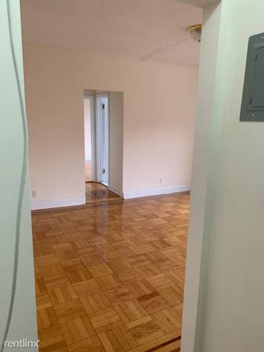 Main picture of 2340 Valentine Ave