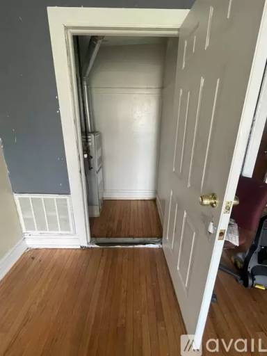 Main picture of 7924 S Ashland Ave