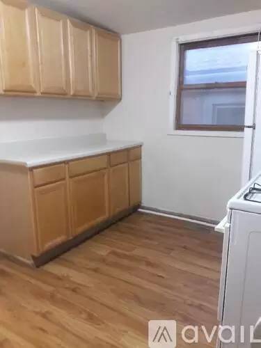 Main picture of 3042 W Fletcher St