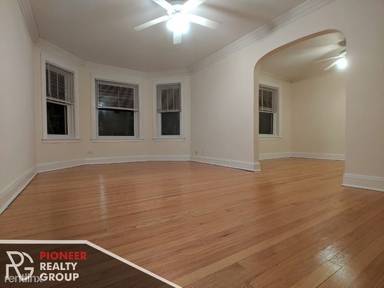 Main picture of 4917 N Hermitage Ave