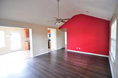 Main picture of 104 Shorewood Ln