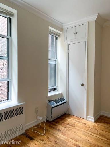 Main picture of 1588 York Ave