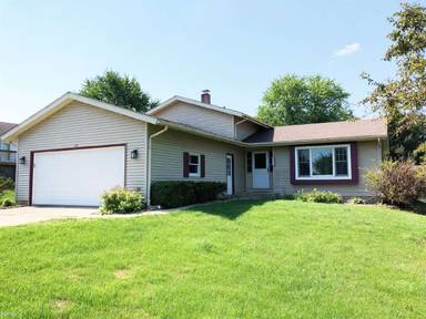 Main picture of 221 Canterbury Dr