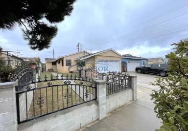 Main picture of 877 E Deloras Dr