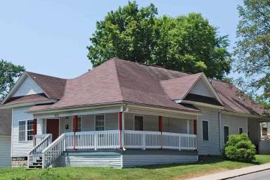 Main picture of 533 N Lincoln St