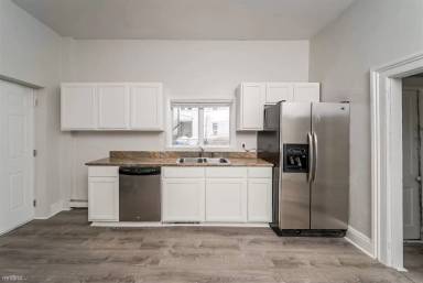 Main picture of 83 14th St