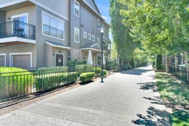 Main picture of 710 NE Newstead Ln