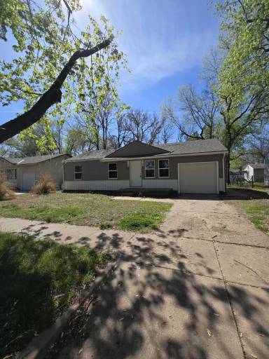 Main picture of 1121 E Luther St