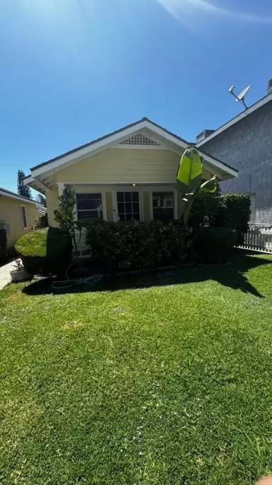 Main picture of 6731 1/2 Newlin Ave