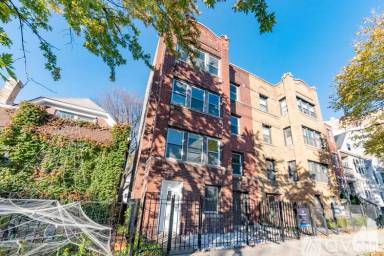 Main picture of 1122 W Addison St