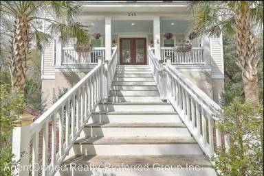 Main picture of 242 6th Ave