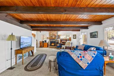 Main picture of 1420 E Jaguar Ln