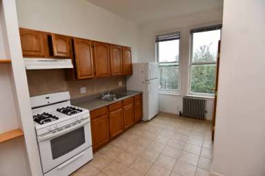Main picture of 462 Onderdonk Ave