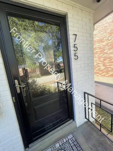 Main picture of 755 Lepere Ave